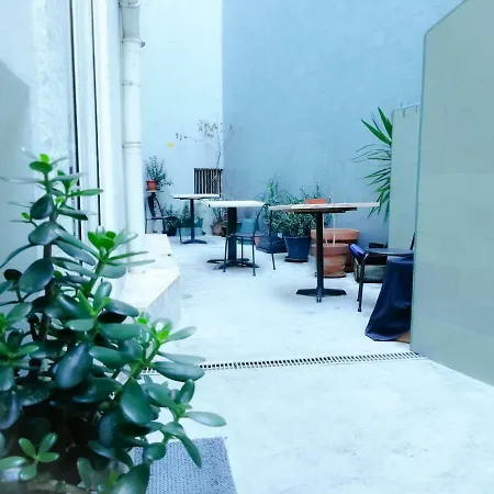 Largo Residencias ゲストハウス